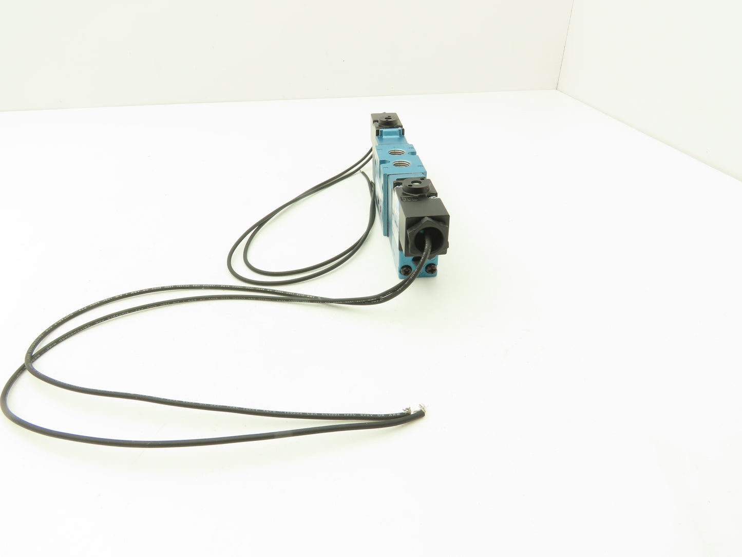 Mac 821C-PP-111CA-152 Double Solenoid Valve 5/2-Way 150psi 1/4"npt 120V