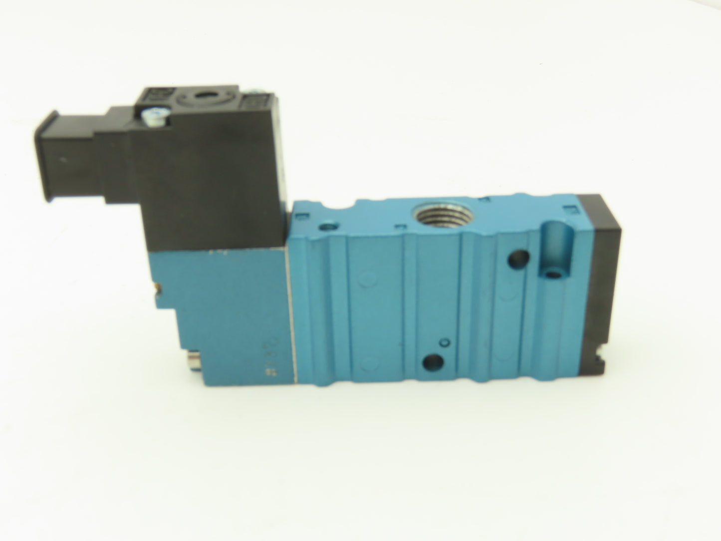 Mac 52A-11-B0B-DM-DDAJ-1KJ Pneumatic Solenoid Valve 3/2-Way 150psi 1/4"npt 24VDC