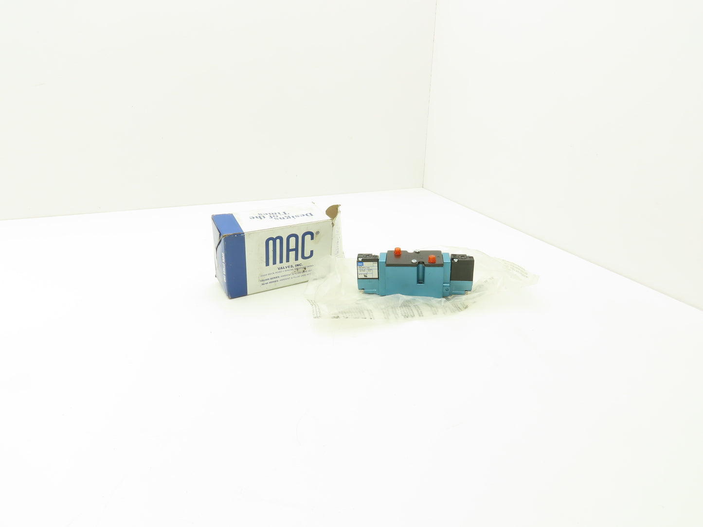 Mac 82A-EC-000-TM-DFFP-1DA Pneumatic Solenoid Valve 4/3 150psi 24VDC