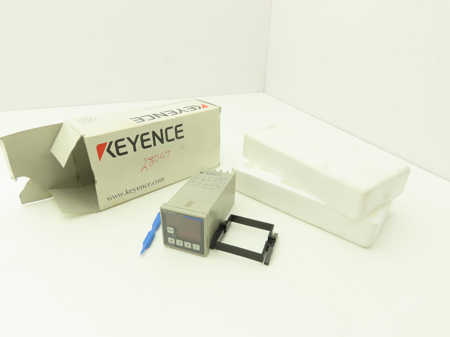 Keyence RC-18 Digital Preset Counter 4-Digit LED 100-240VAC