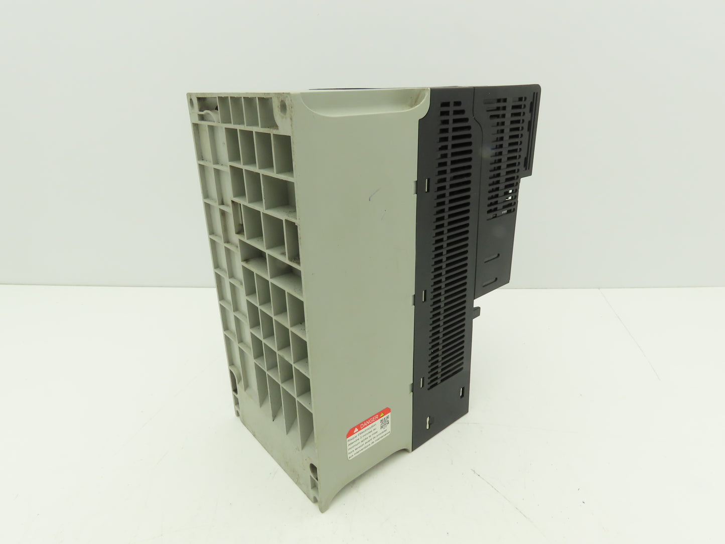 Allen Bradley 25B-D030N104 PowerFlex 525 VFD 500Hz 20Hp 460V 30A FRN 5.001 Ser A