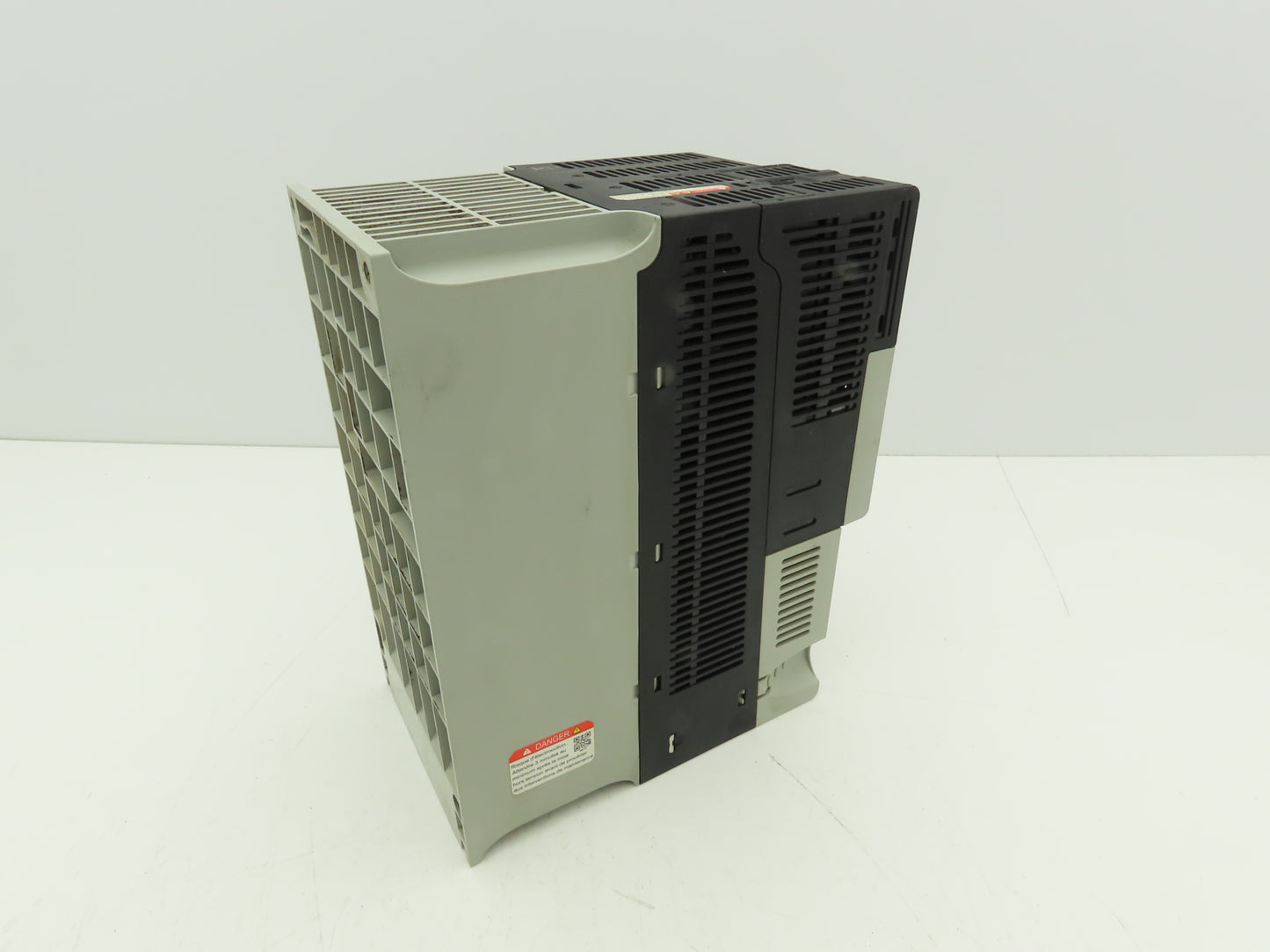 Allen Bradley PowerFlex 525 VFD 500Hz 20Hp 460V 30A FRN 5.001 Ser A