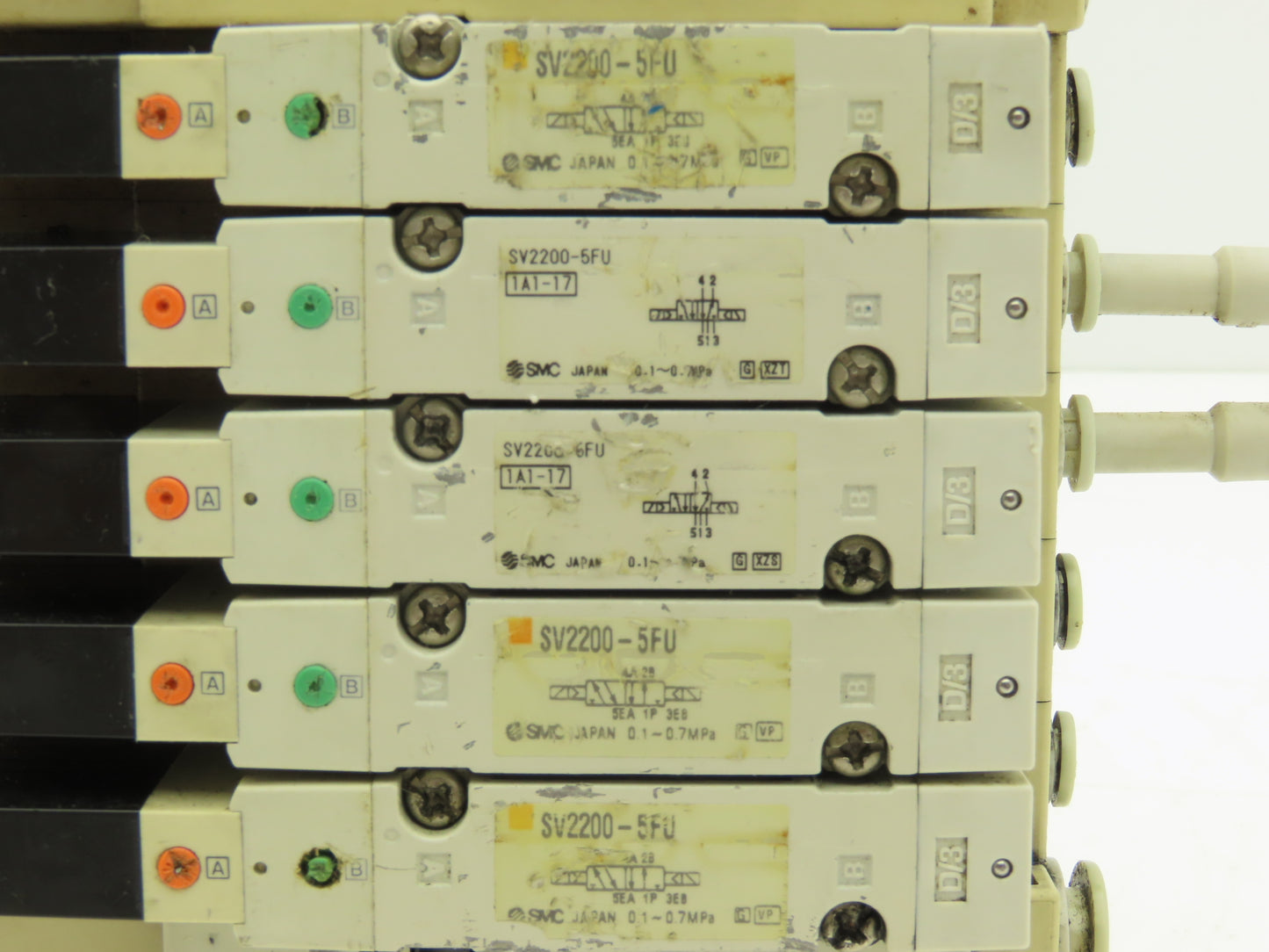 SMC SS5V2-05D Pneumatic Solenoid Valve 5-Station Manifold SV2200-5FU Valves