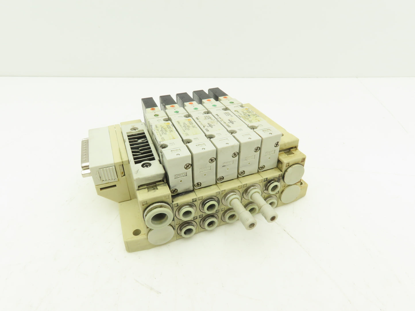 SMC SS5V2-05D Pneumatic Solenoid Valve 5-Station Manifold SV2200-5FU Valves
