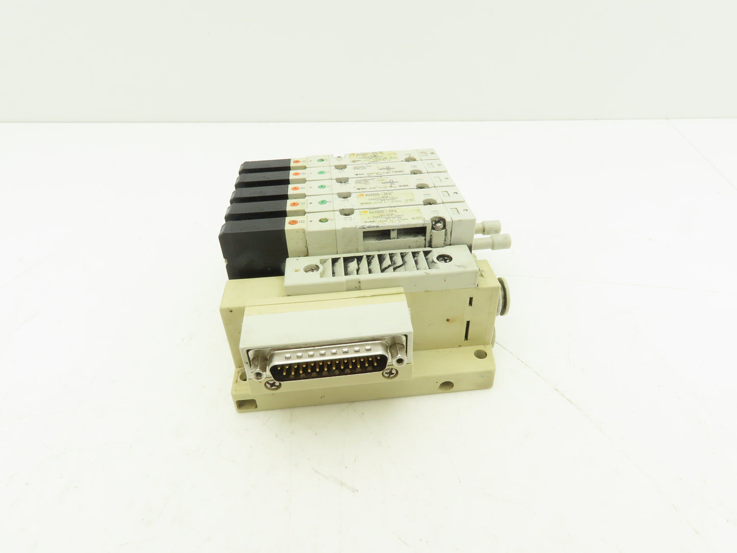 SMC SS5V2-05D Pneumatic Solenoid Valve 5-Station Manifold SV2200-5FU Valves