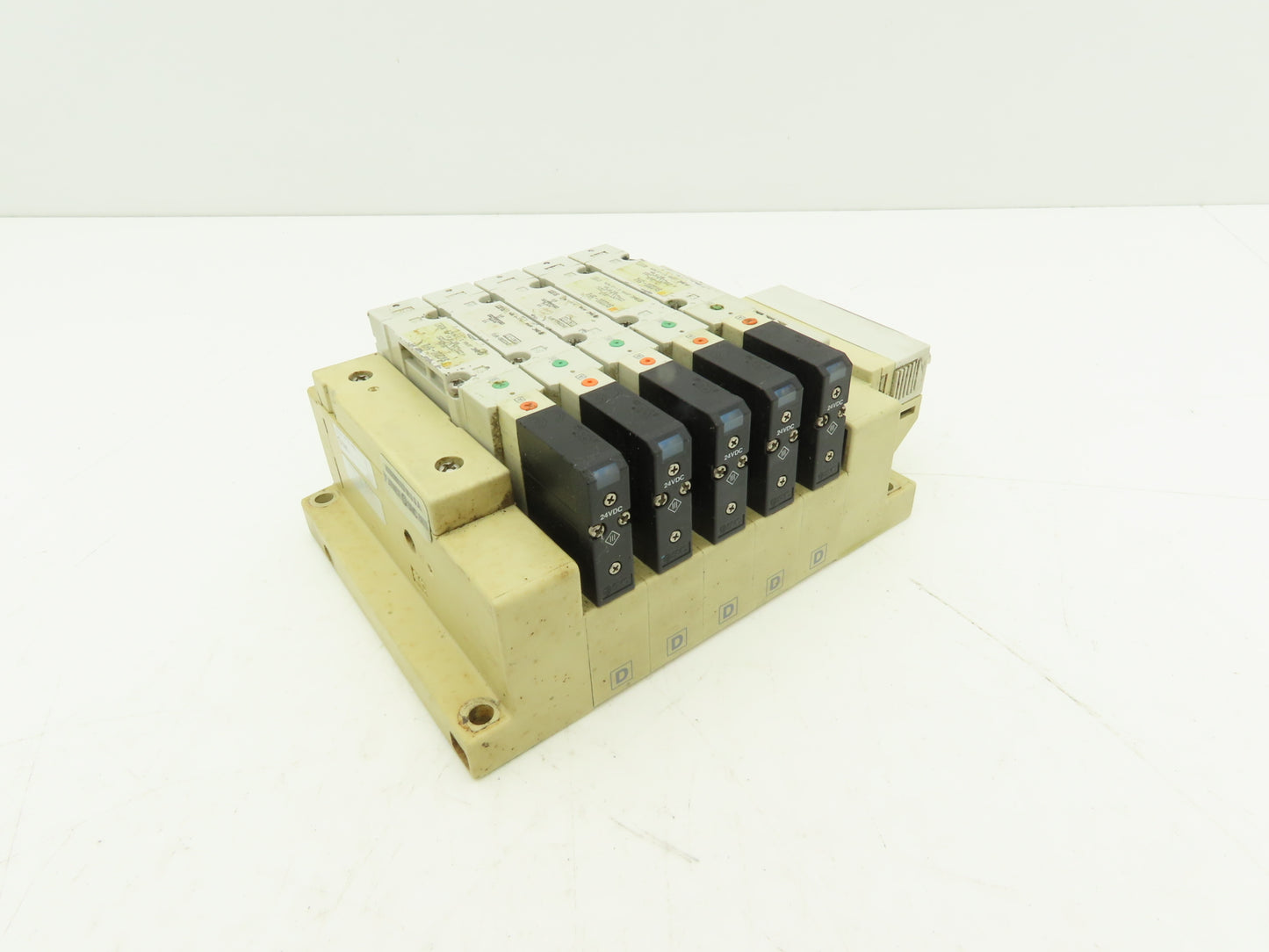 SMC SS5V2-05D Pneumatic Solenoid Valve 5-Station Manifold SV2200-5FU Valves