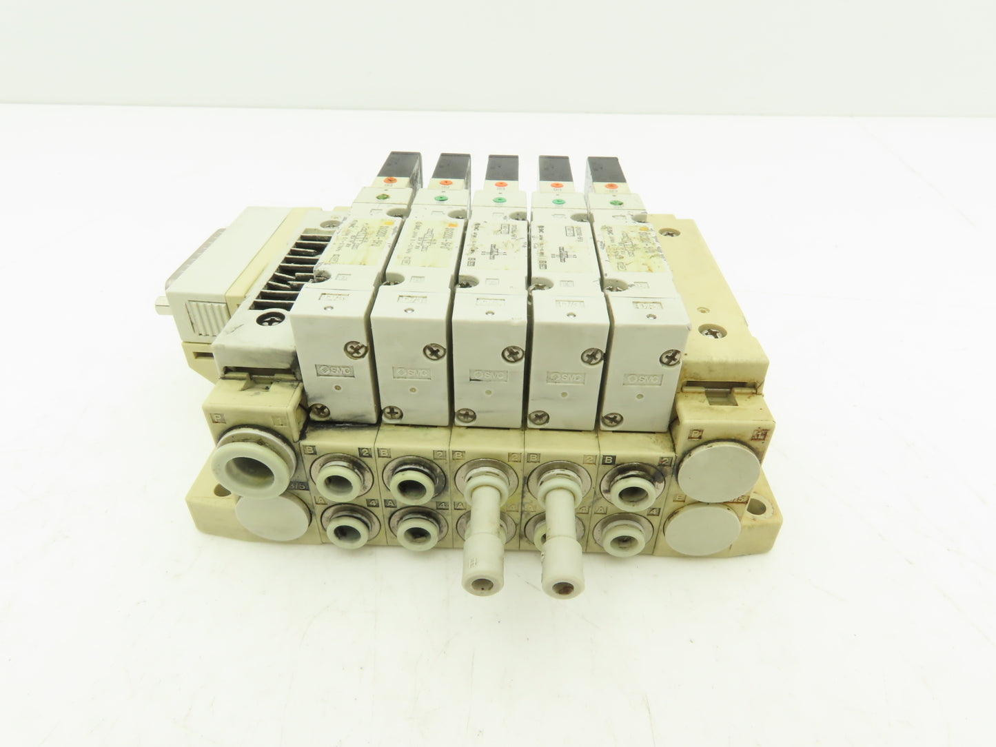 SMC SS5V2-05D Pneumatic Solenoid Valve 5-Station Manifold SV2200-5FU Valves
