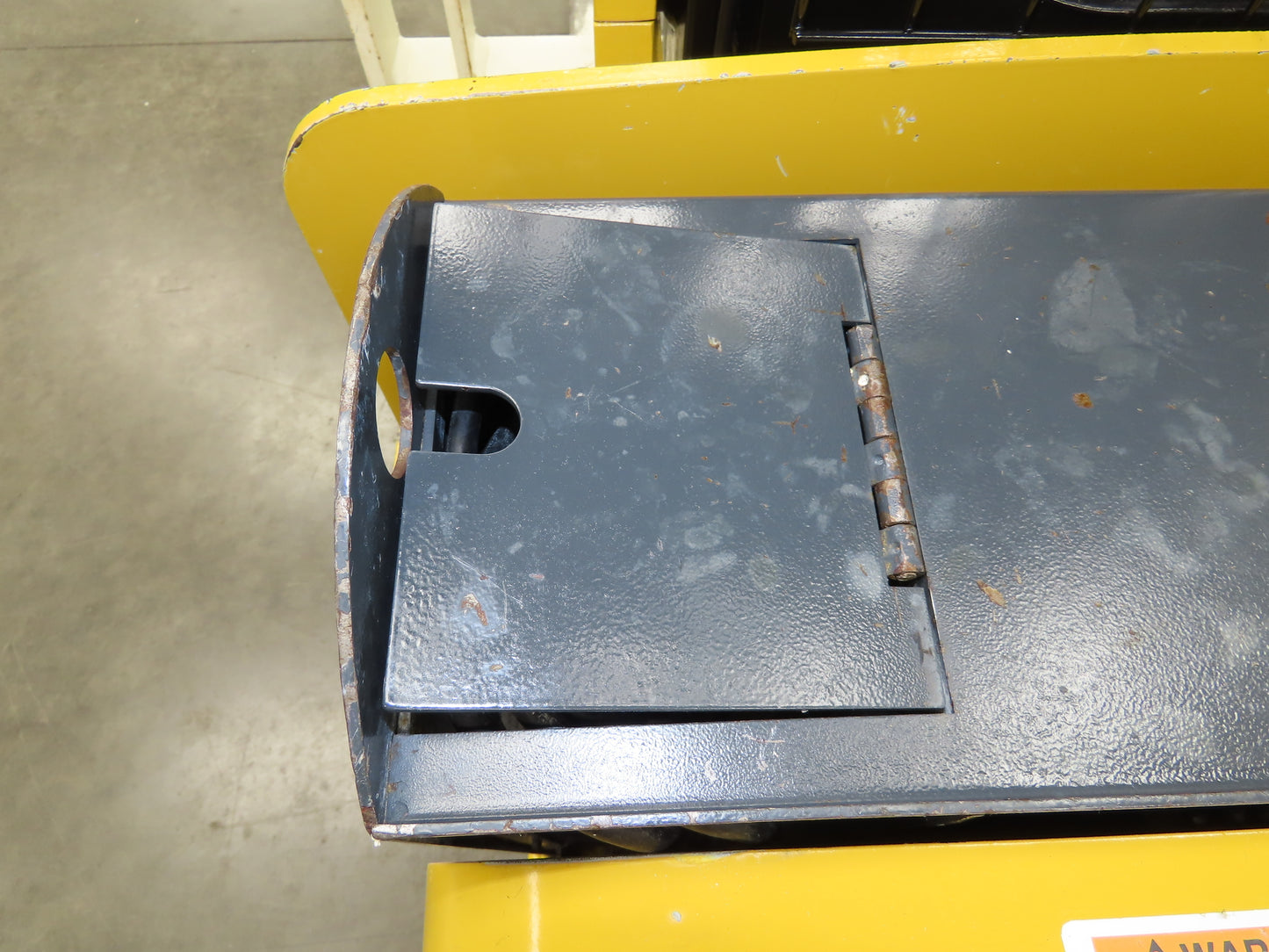 Yale MSW025 Walk Behind Pallet Lift Truck 2500lbs 24V Straddle Stacker 284H 2015