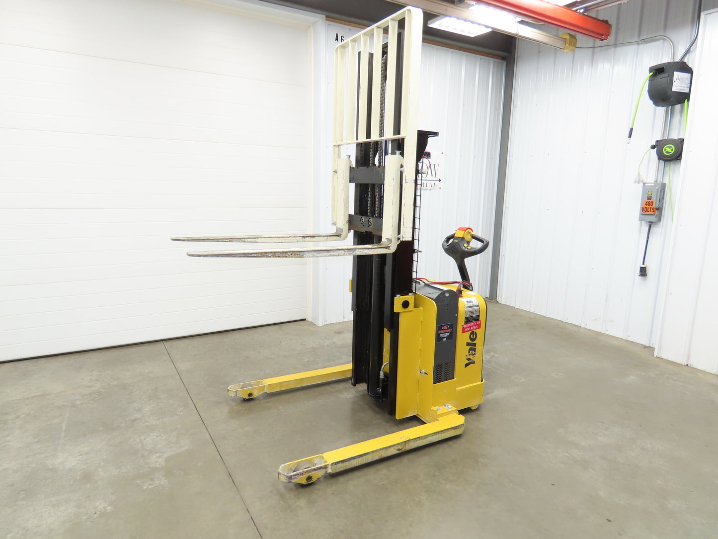 Yale MSW025 Walk Behind Pallet Lift Truck 2500lbs 24V Straddle Stacker 284H 2015