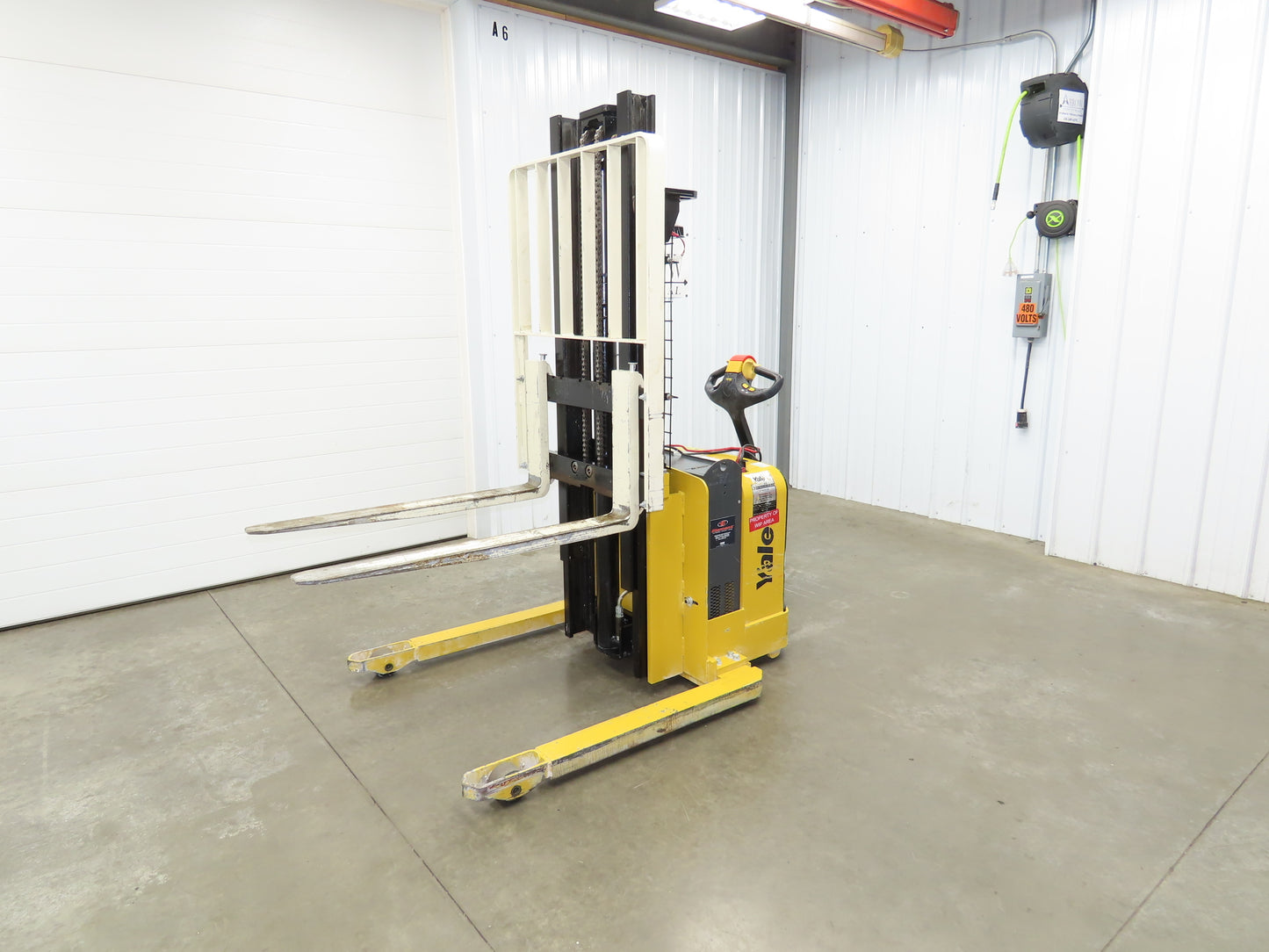 Yale MSW025 Walk Behind Pallet Lift Truck 2500lbs 24V Straddle Stacker 284H 2015