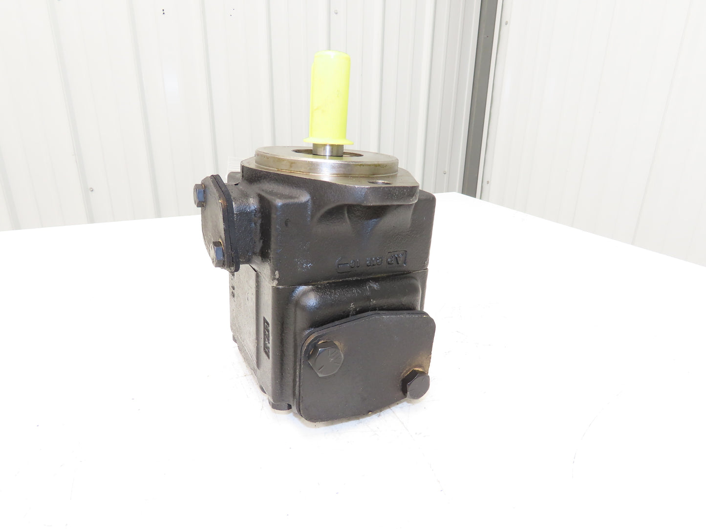 Parker T6C-005-1R03-B1 Hydraulic Vane Pump 12.7 GPM @2800 RPM 4000 PSI SAE B CW