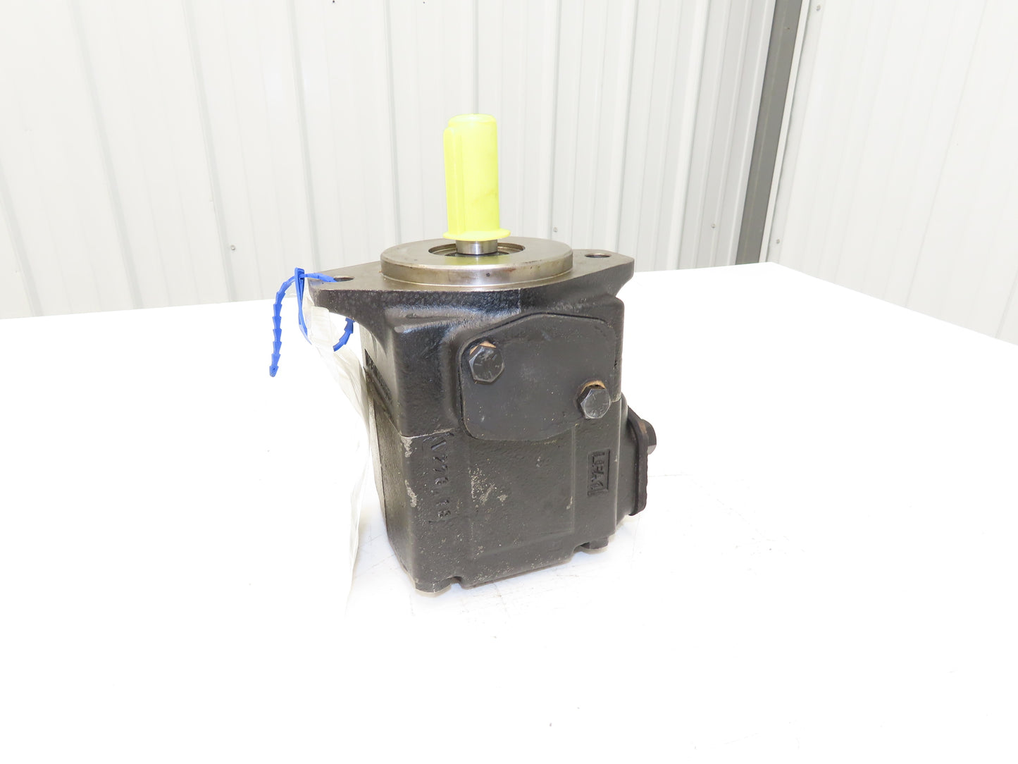 Parker T6C-005-1R03-B1 Hydraulic Vane Pump 12.7 GPM @2800 RPM 4000 PSI SAE B CW