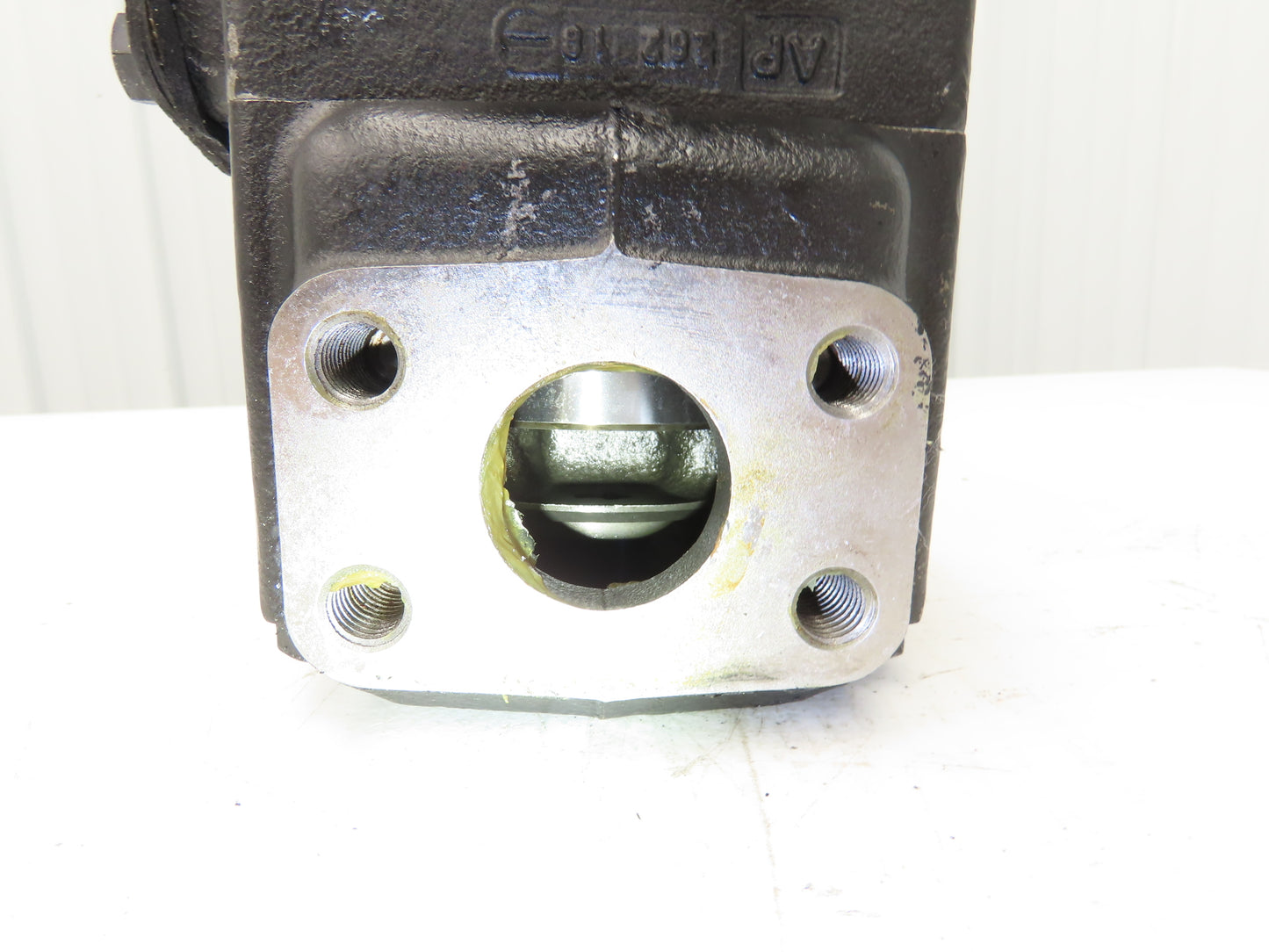 Parker T6C-005-1R03-B1 Hydraulic Vane Pump 12.7 GPM @2800 RPM 4000 PSI SAE B CW