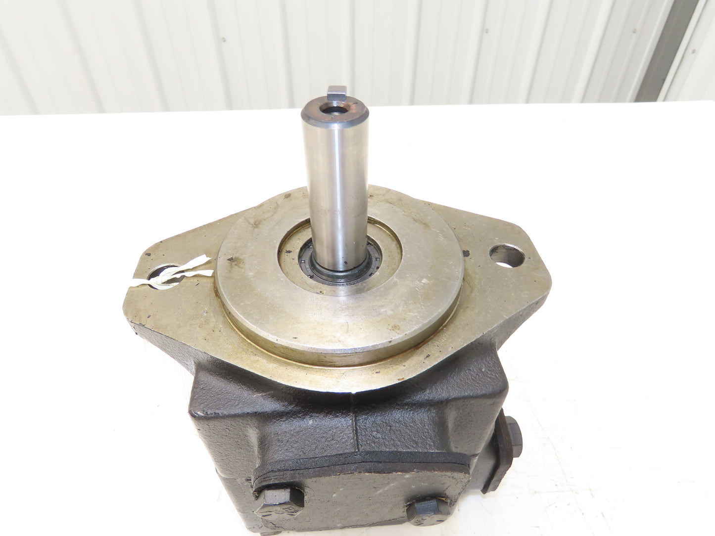 Parker T6C-005-1R03-B1 Hydraulic Vane Pump 12.7 GPM @2800 RPM 4000 PSI SAE B CW