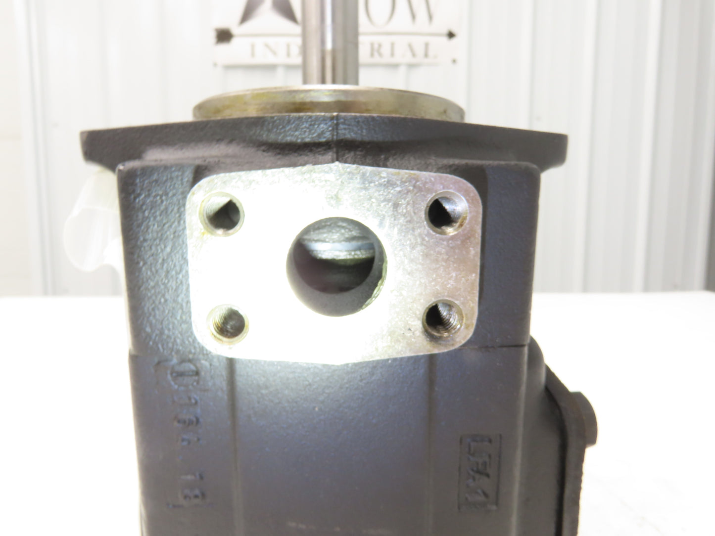 Parker T6C-005-1R03-B1 Hydraulic Vane Pump 12.7 GPM @2800 RPM 4000 PSI SAE B CW