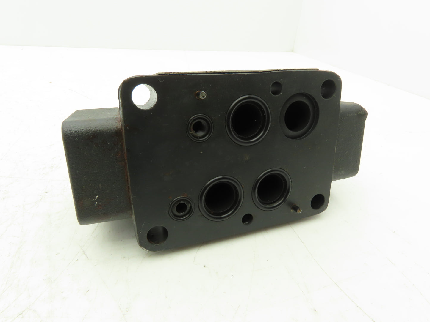 Vickers DG5S4-042C-T-M-FW-B5-60 Hydraulic Directional Control Valve