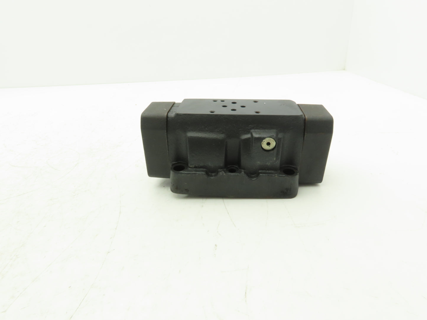 Vickers DG5S4-042C-T-M-FW-B5-60 Hydraulic Directional Control Valve