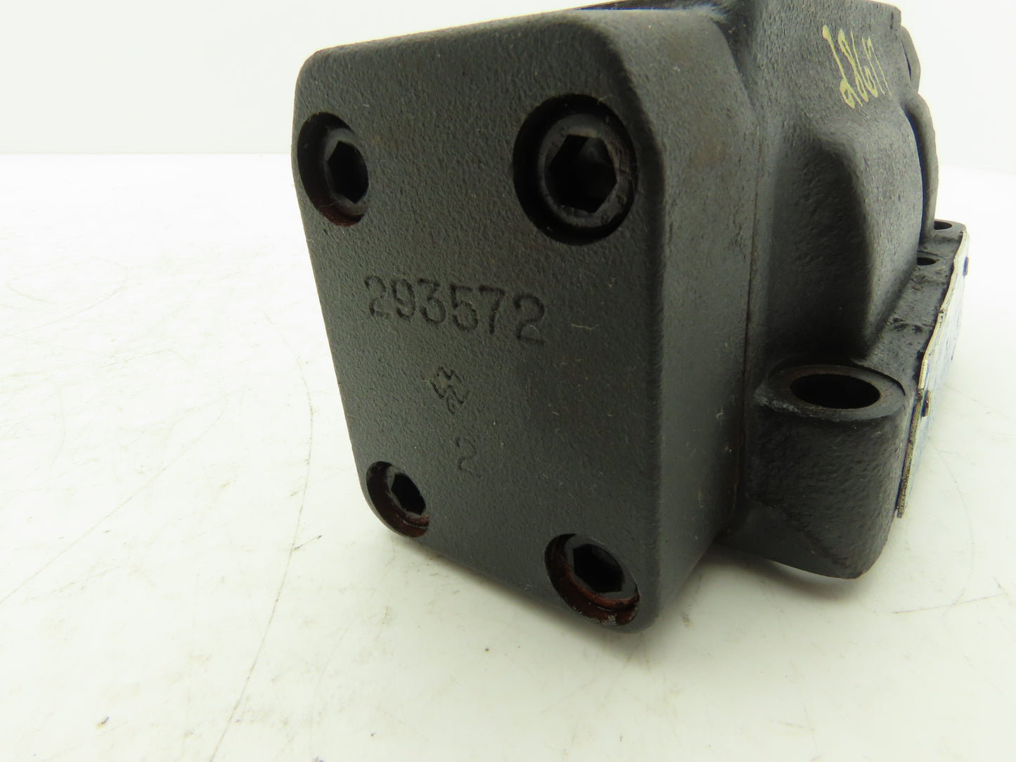 Vickers DG5S4-042C-T-M-FW-B5-60 Hydraulic Directional Control Valve