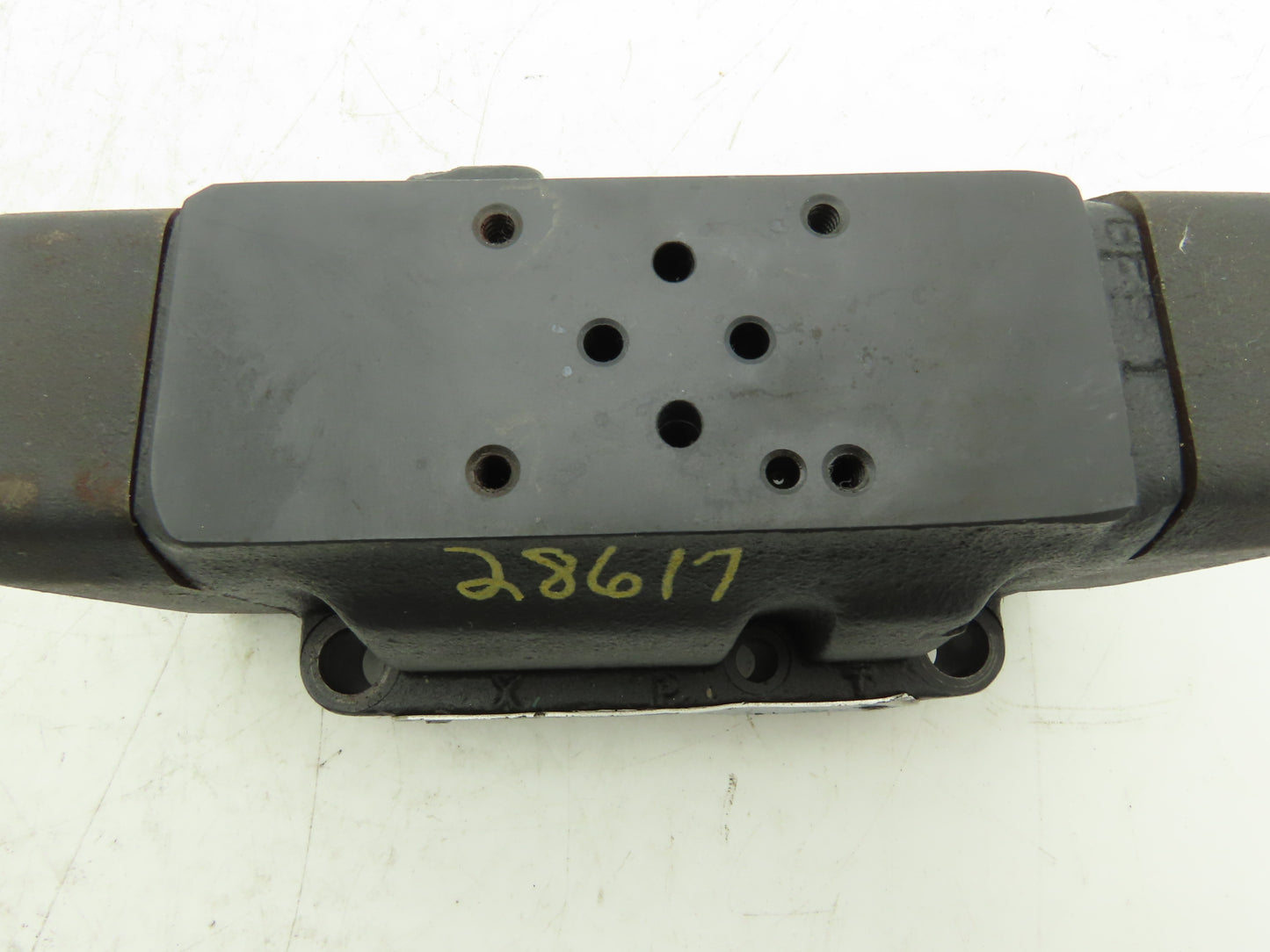 Vickers DG5S4-042C-T-M-FW-B5-60 Hydraulic Directional Control Valve