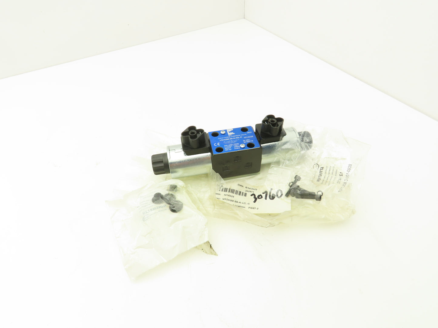 Continental VSD03M-3F-A-42L-C Hydraulic Solenoid Directional Valve 24V 5000PSI