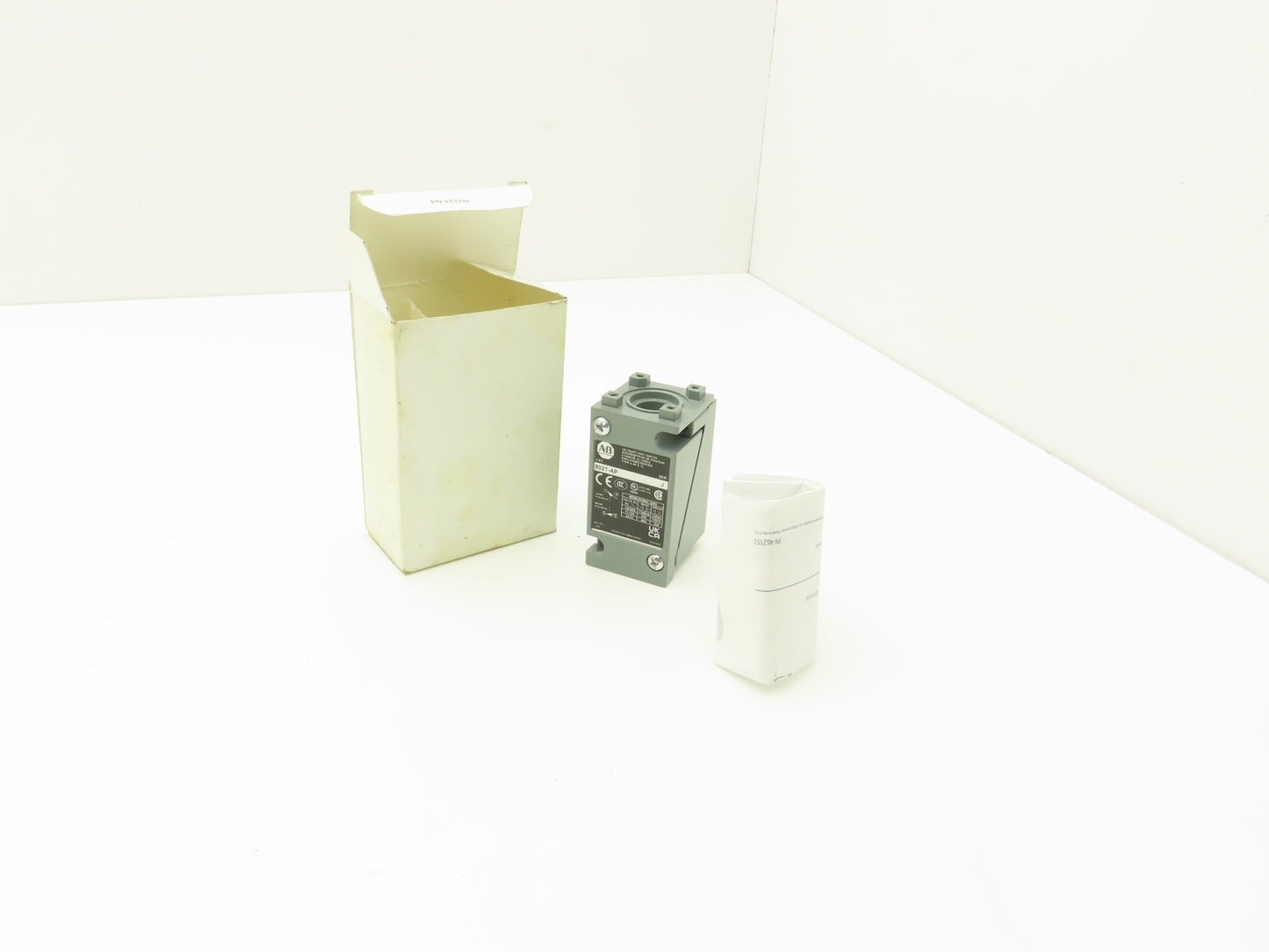 Allen Bradley 802T-AP Oiltight Limit Switch Ser J  -No Operating Head
