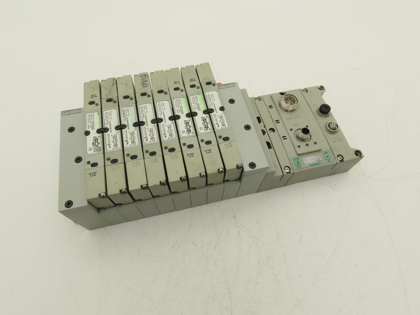 Numatics 219-828 / 240-183 8-Station G3 8-Valve Manifold Assembly w/Comm Sub-Bus