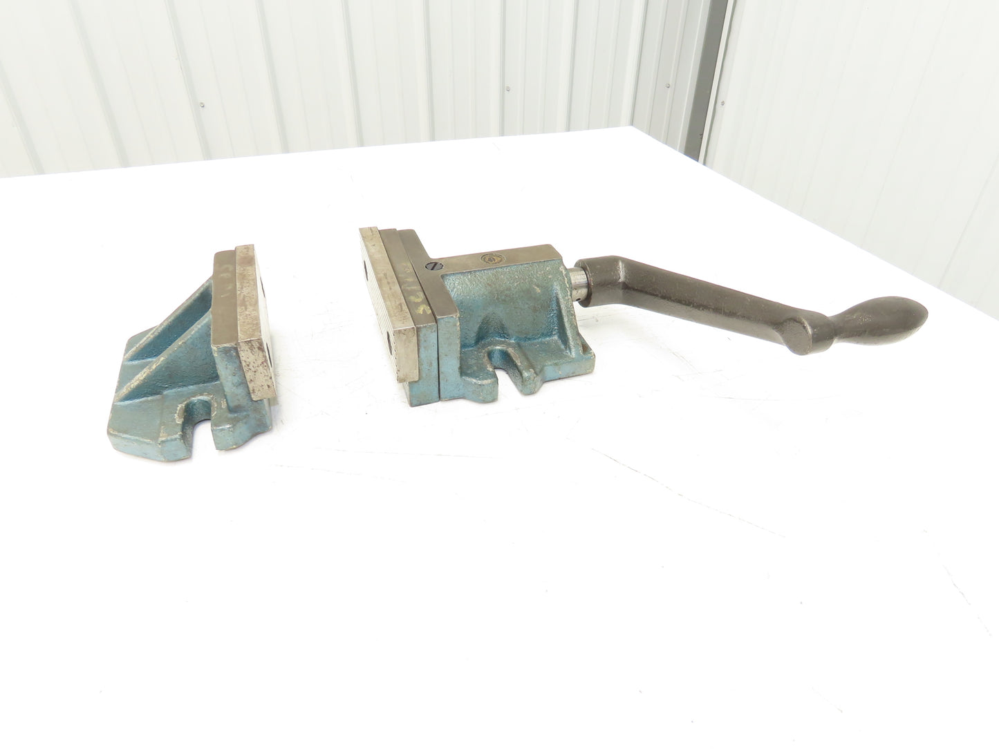 Bison 6522 Two Piece Machine Vise 6" Jaw Insert Width With Handle