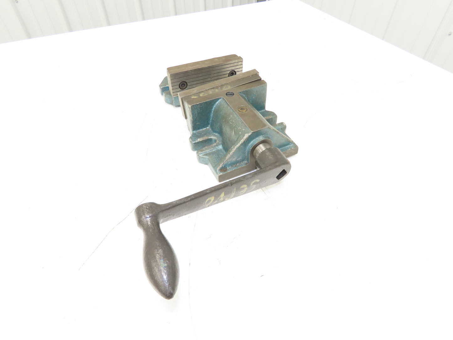 Bison 6522 Two Piece Machine Vise 6" Jaw Insert Width With Handle
