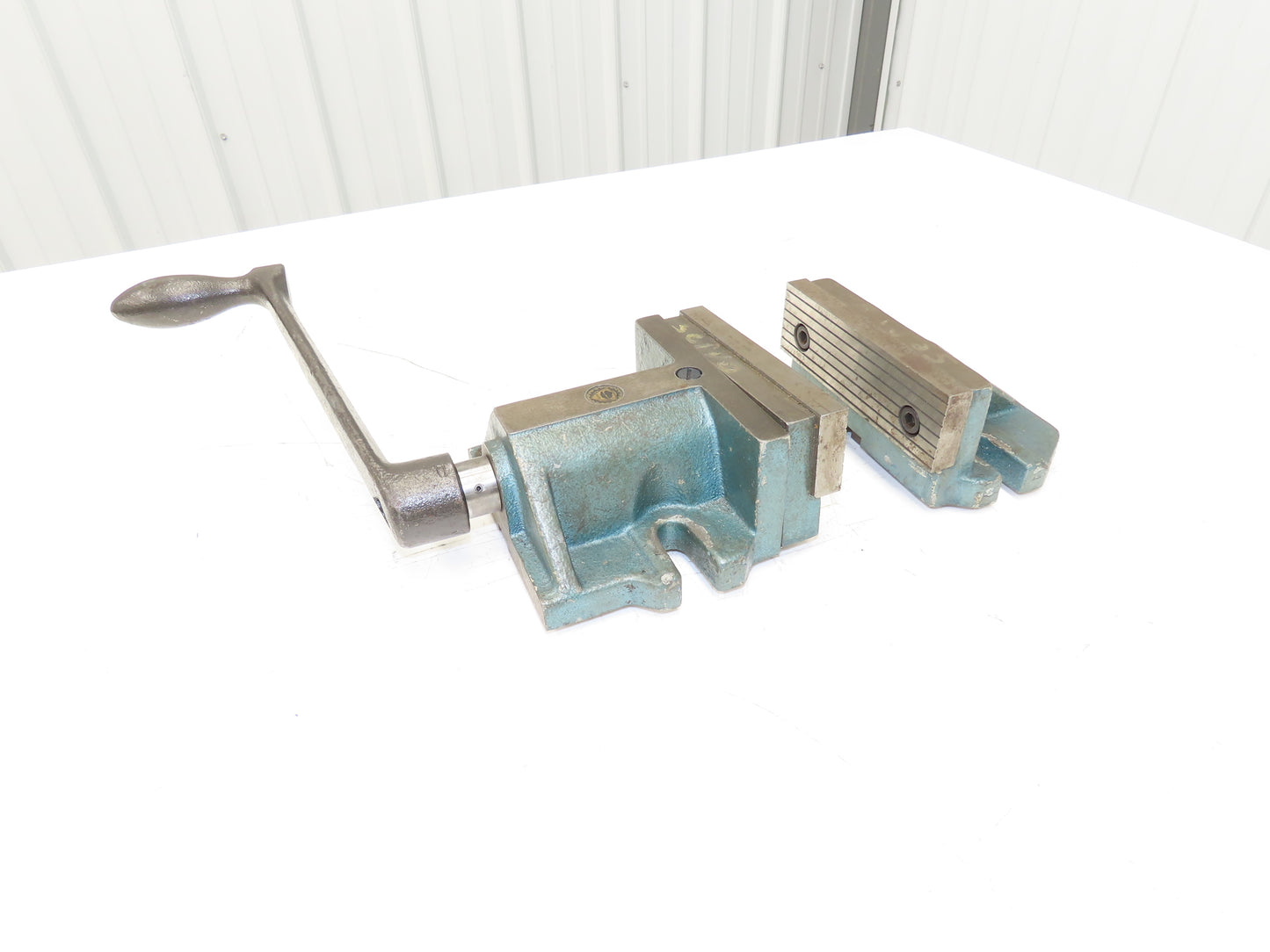 Bison 6522 Two Piece Machine Vise 6" Jaw Insert Width With Handle