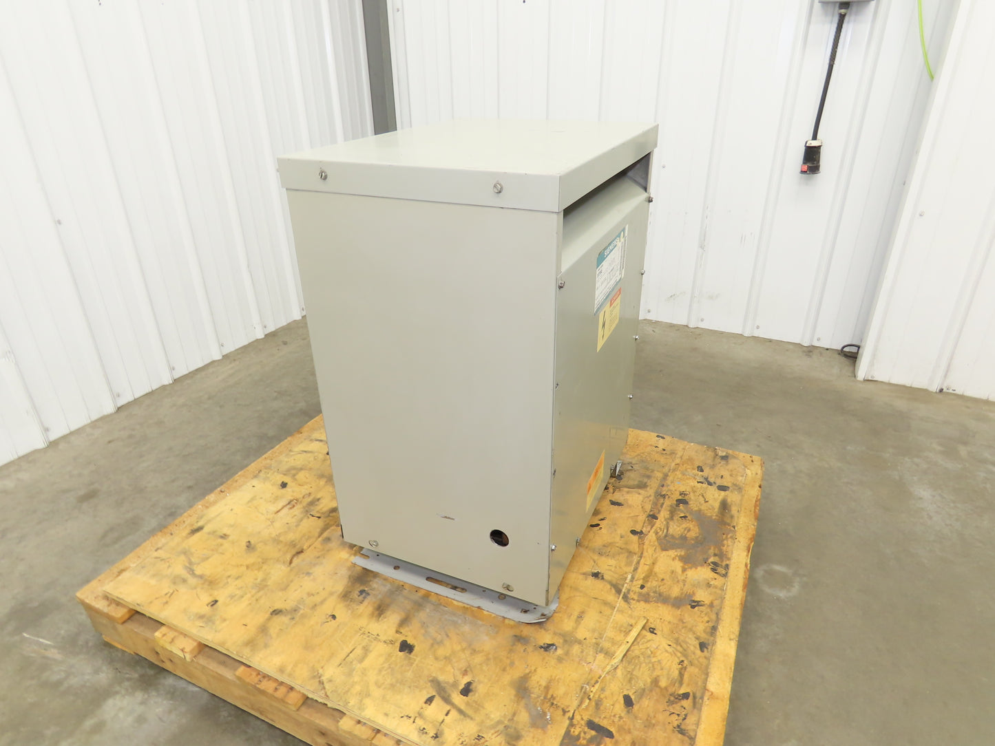 Siemens 3F3Y045 Step Down Transformer 45KVA 3Ph HV 480V Delta LV 208Y/120V Wye