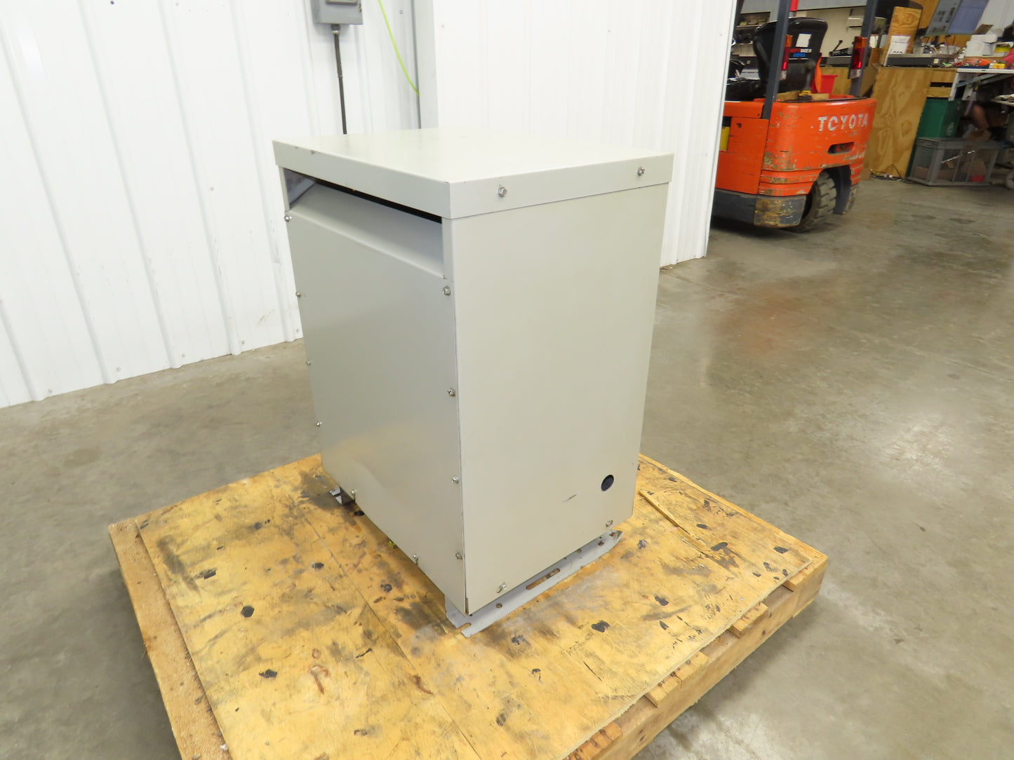 Siemens 3F3Y045 Step Down Transformer 45KVA 3Ph HV 480V Delta LV 208Y/120V Wye