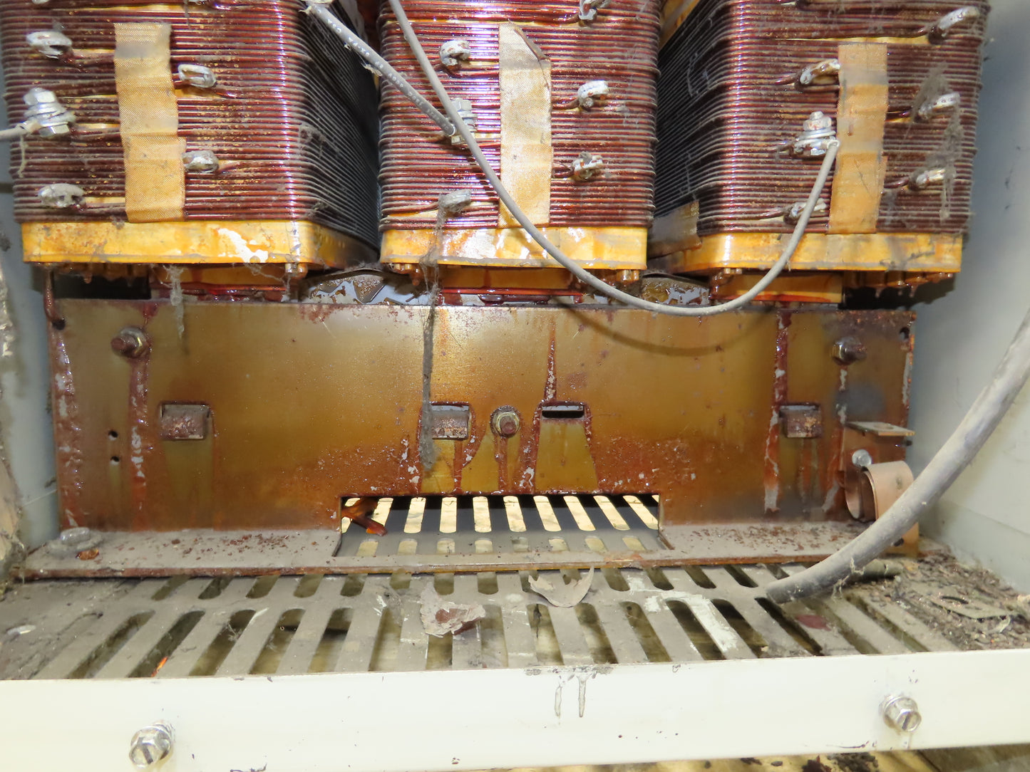 Siemens 3F3Y045 Step Down Transformer 45KVA 3Ph HV 480V Delta LV 208Y/120V Wye