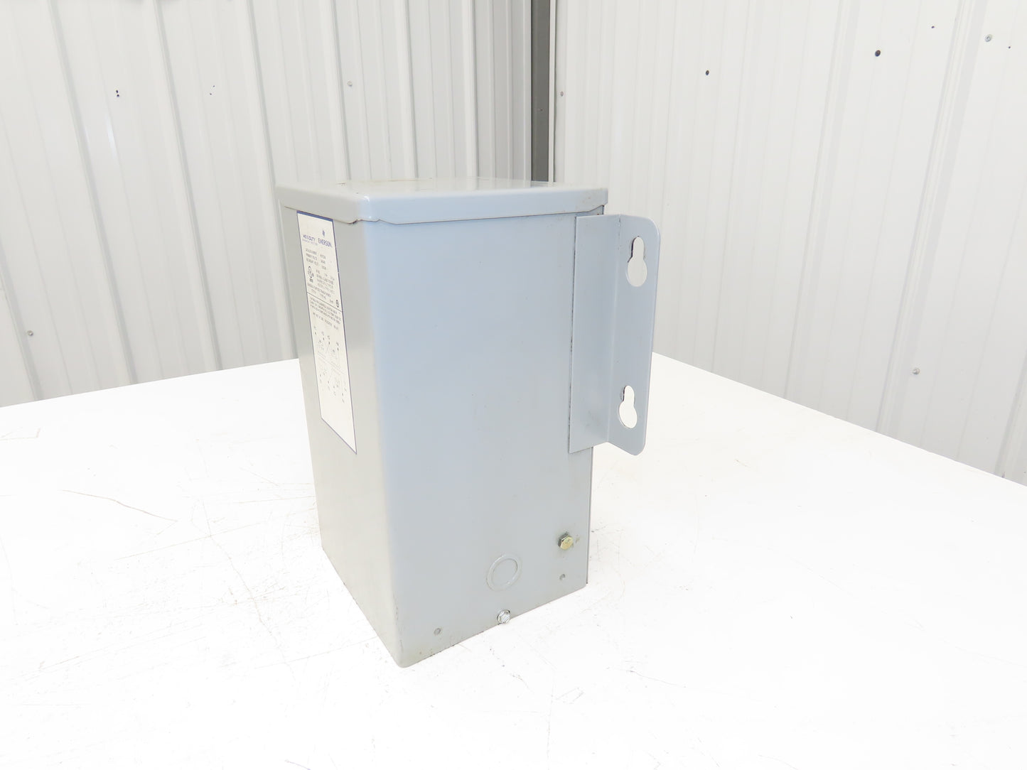 Sola HS1F2AS Step Down Transformer Hevi-Duty 2kva 1Ph HV 240/480 LV 120/240