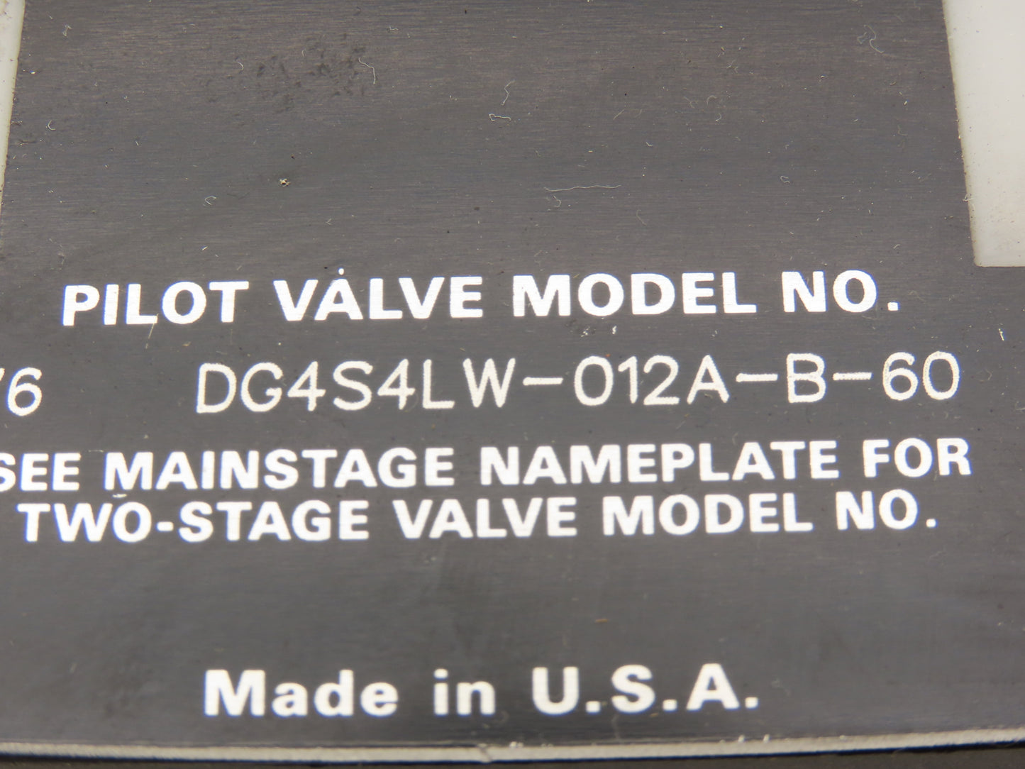 Vickers DG4S4LW-012A-B-60 Directional Control Solenoid Valve 120V 02-119576