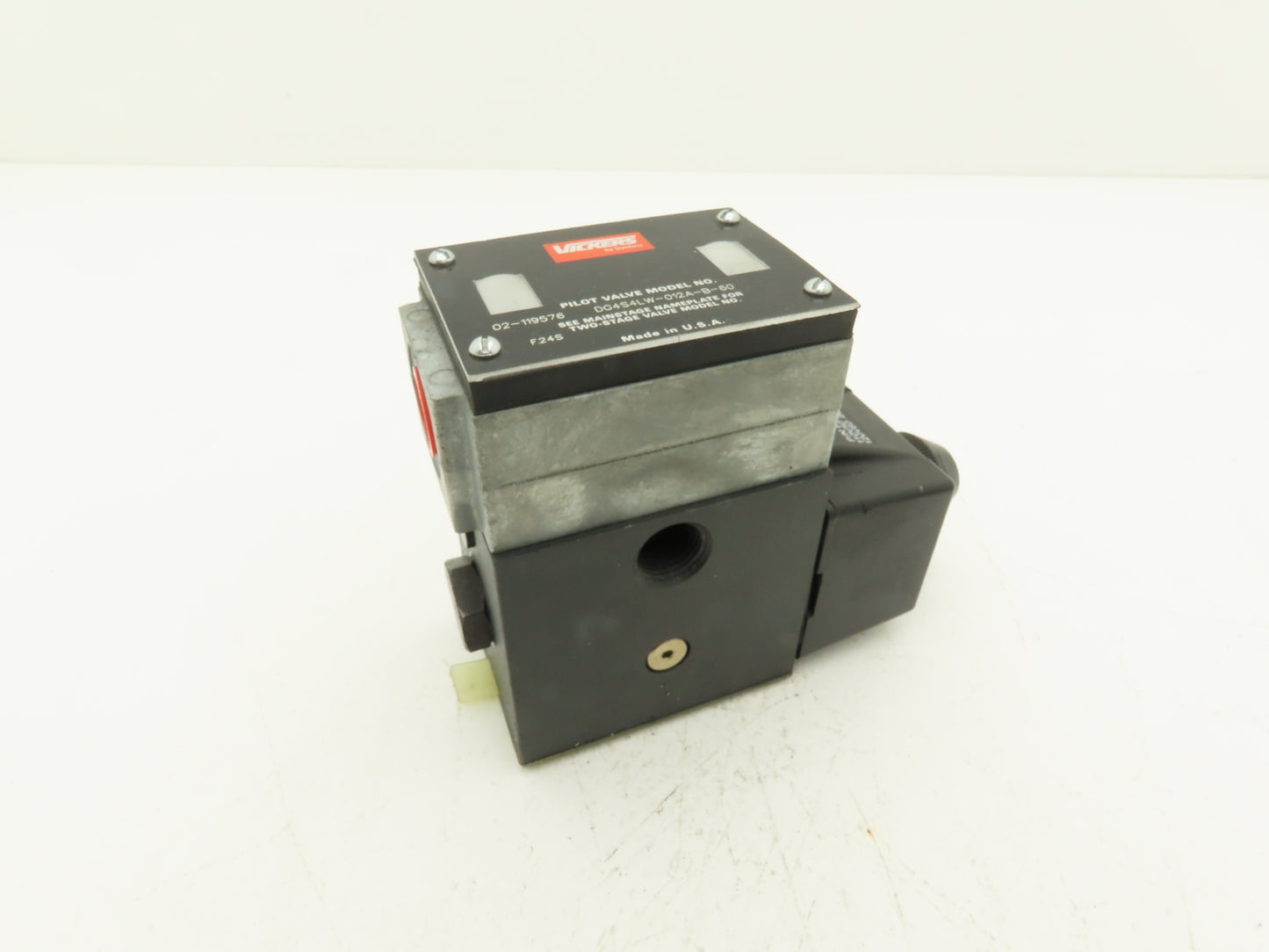 Vickers DG4S4LW-012A-B-60 Directional Control Solenoid Valve 120V 02-119576