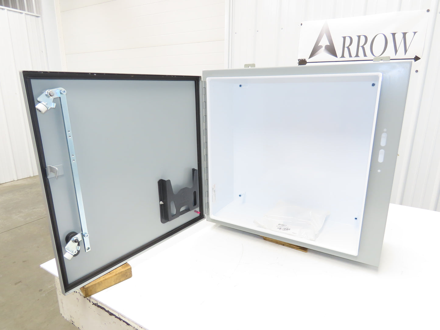 Hoffman A24SA2610 Electrical Enclosure Control Panel JIC 24x26x10" Disconnect