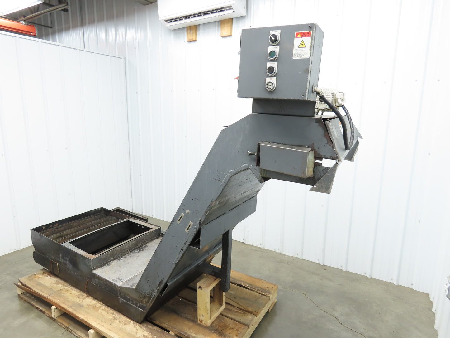 Enomoto 37"W x 8' 4" Chip Conveyor 26"Belt 220V *Needs New Drive Sprockets*
