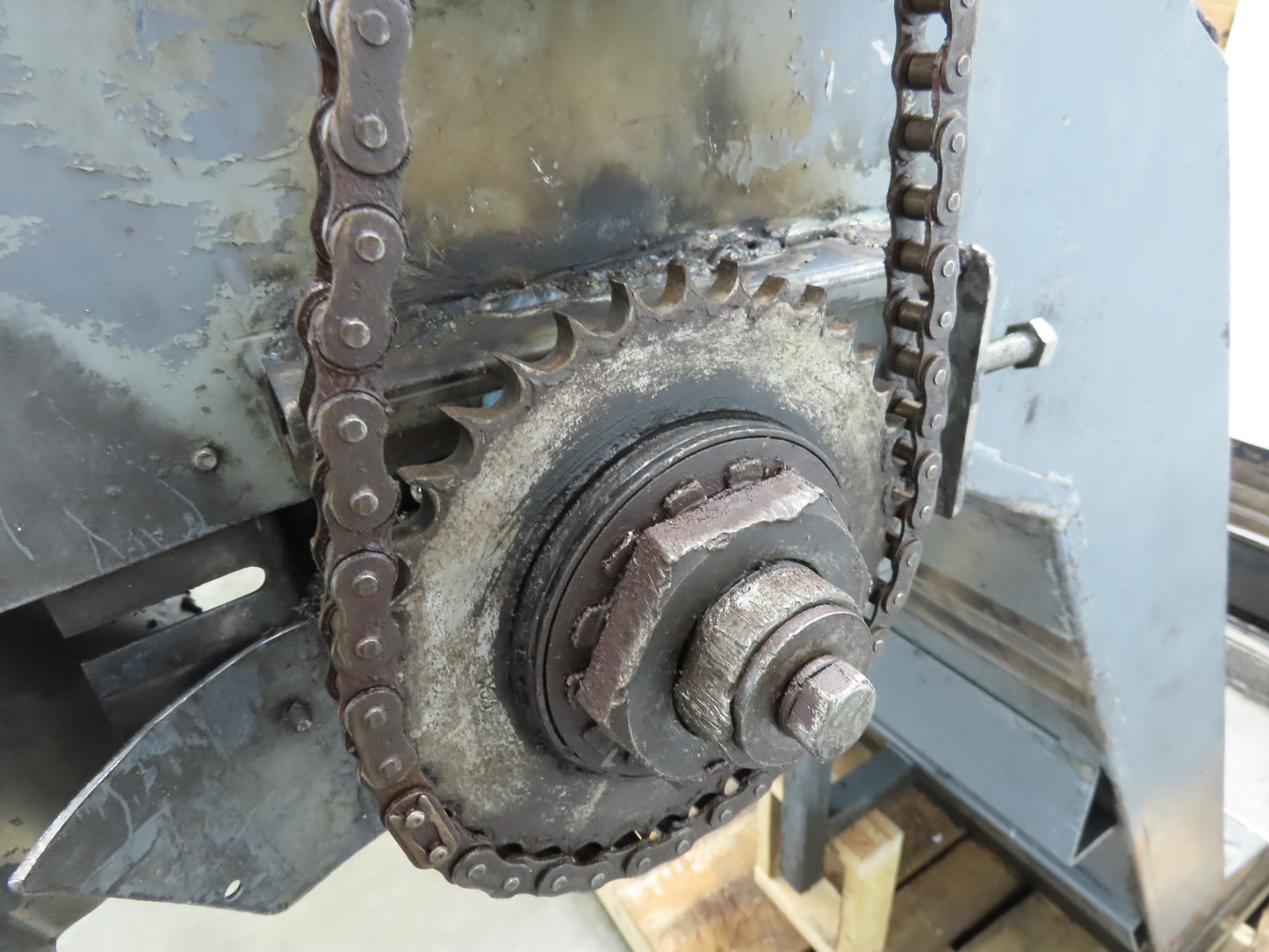Enomoto 37"W x 8' 4" Chip Conveyor 26"Belt 220V *Needs New Drive Sprockets*
