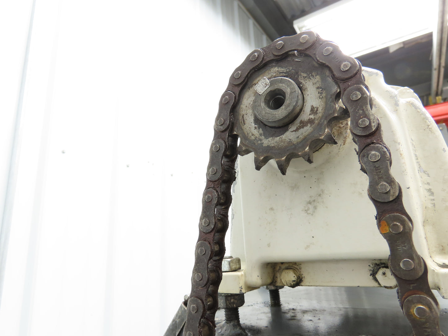 Enomoto 37"W x 8' 4" Chip Conveyor 26"Belt 220V *Needs New Drive Sprockets*