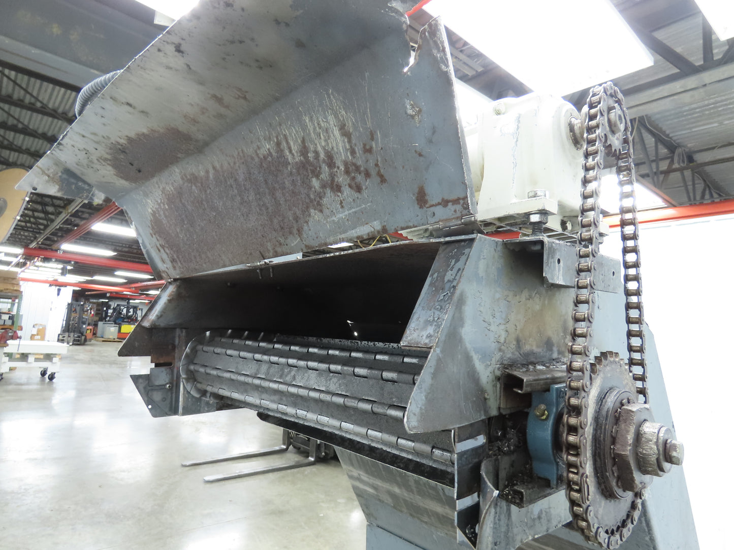 Enomoto 37"W x 8' 4" Chip Conveyor 26"Belt 220V *Needs New Drive Sprockets*