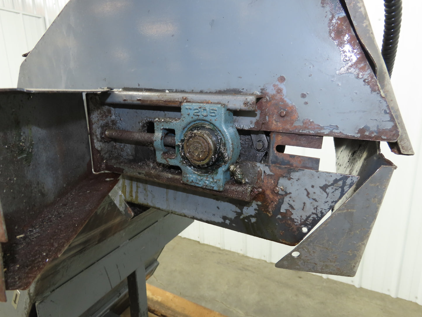 Enomoto 37"W x 8' 4" Chip Conveyor 26"Belt 220V *Needs New Drive Sprockets*