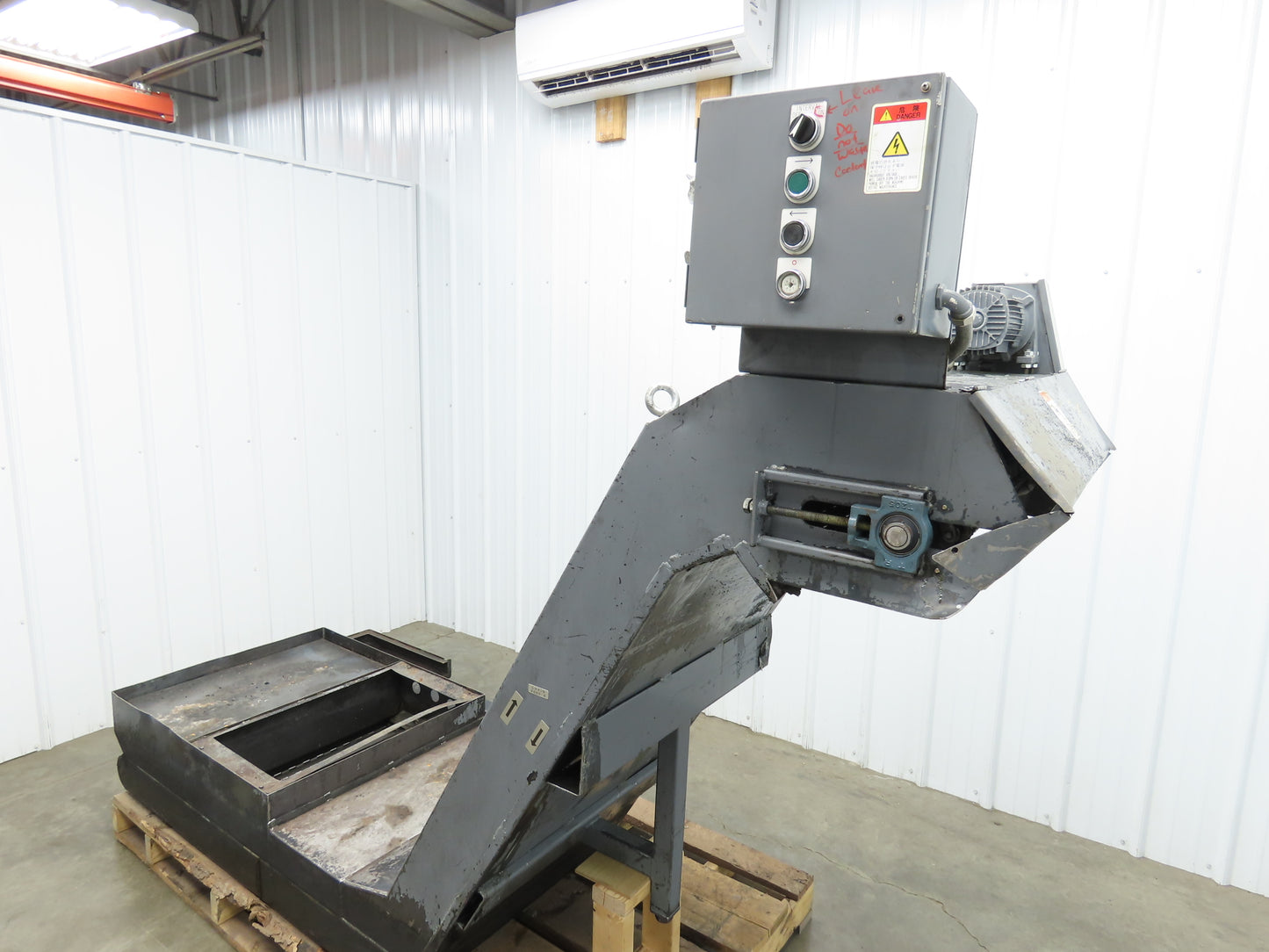 Enomoto 37"W x 8' 4" Chip Conveyor 26"Belt 46" Discharge 220V *READ*