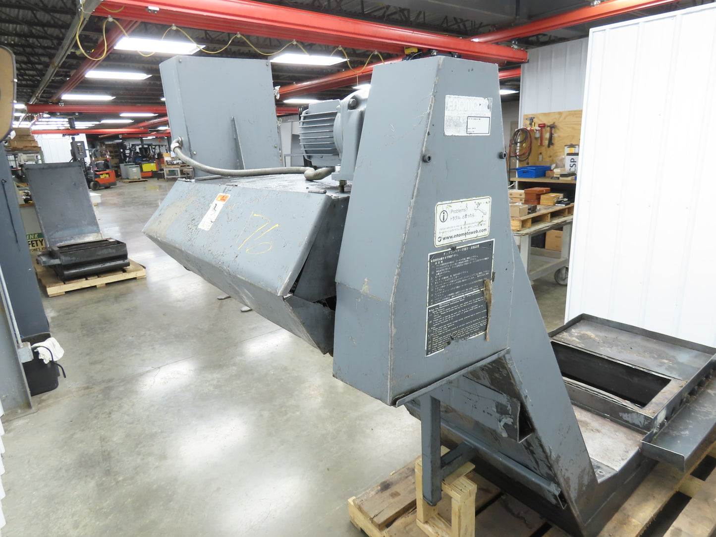 Enomoto 37"W x 8' 4" Chip Conveyor 26"Belt 46" Discharge 220V *READ*