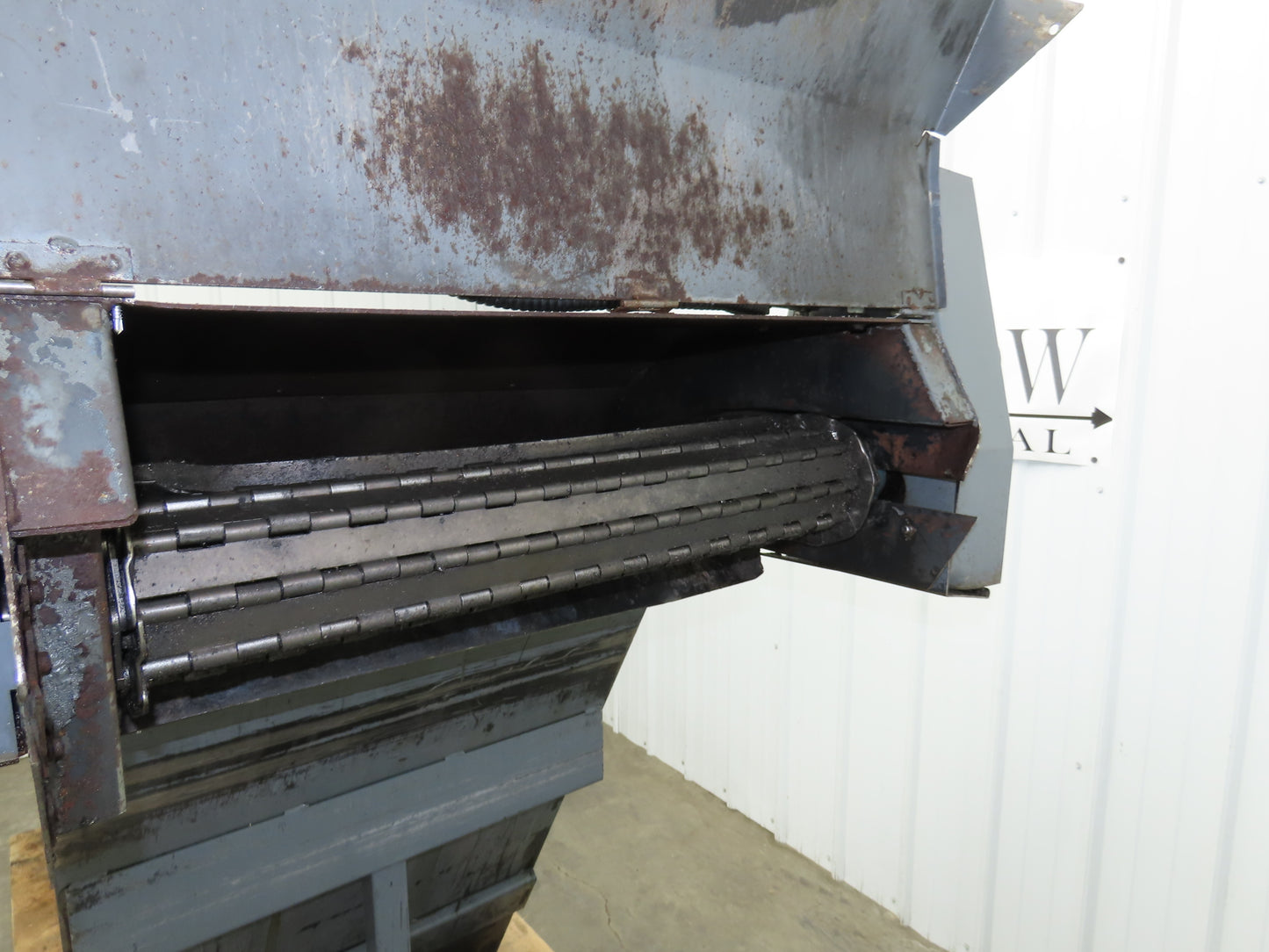 Enomoto 37"W x 8' 4"L Chip Conveyor 26"Belt 46"H Discharge 220V 3PH Chain Drive