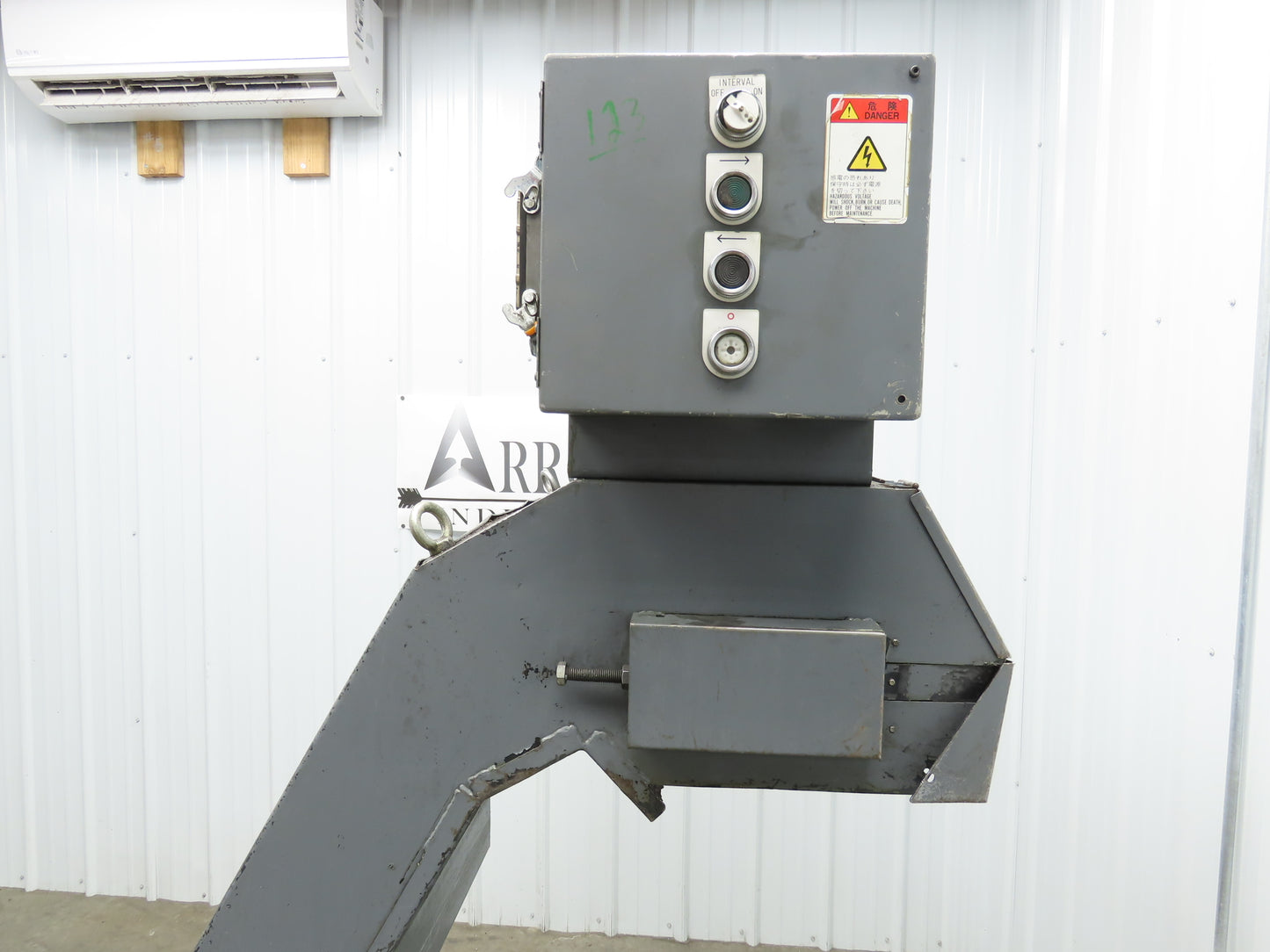Enomoto 37"W x 8' 4"L Chip Conveyor 26"Belt 46"H Discharge 220V 3PH Chain Drive