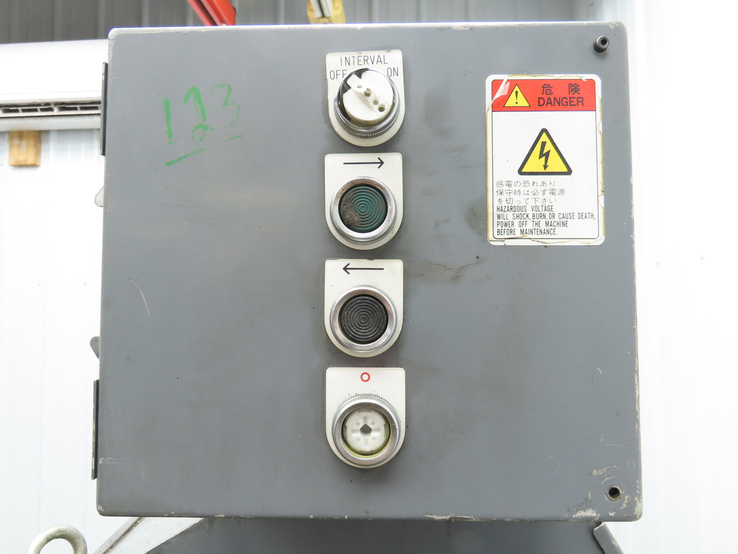 Enomoto 37"W x 8' 4"L Chip Conveyor 26"Belt 46"H Discharge 220V 3PH Chain Drive