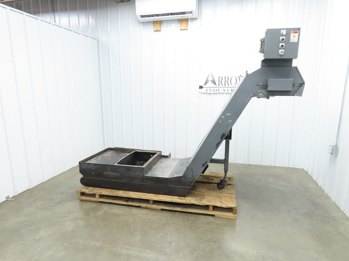 Enomoto 37"W x 8' 4"L Chip Conveyor 26"Belt 46"H Discharge 220V 3PH Chain Drive