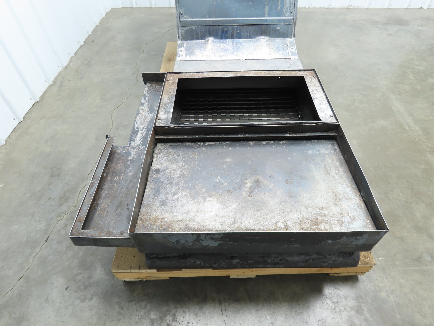 Enomoto 37"W x 8' 4"L Chip Conveyor 26"Belt 46"H Discharge 220V 3PH Chain Drive