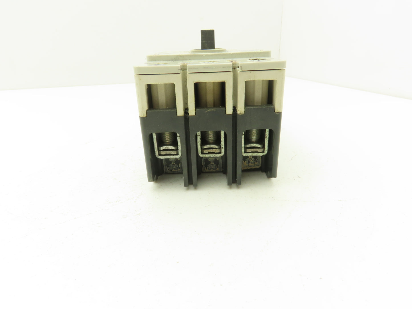 Allen Bradley 140U-H2C3-C30 Circuit Breaker 3P 30A 600V 3PH H-Frame
