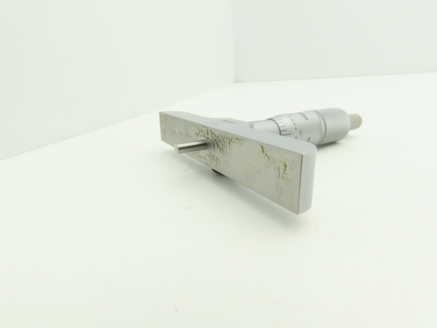Mitutoyo 128-106 Depth Gage Micrometer 0-1" Range .001"Grad 4" Base